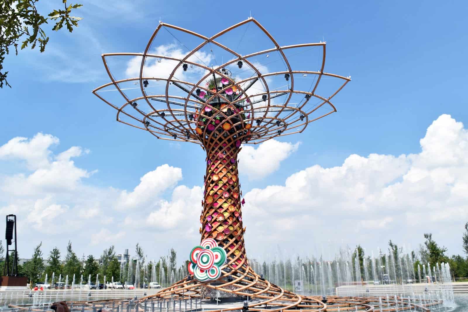 本届世博会的象征——“生命之树”。