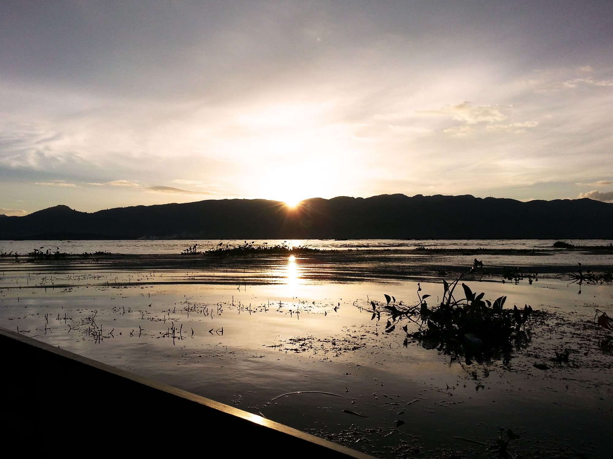 缅甸茵莱湖，窥探高原里的水乡生活