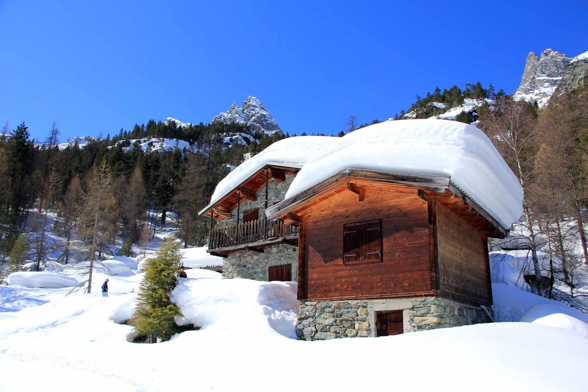意大利Mont Avic，在深雪里健行