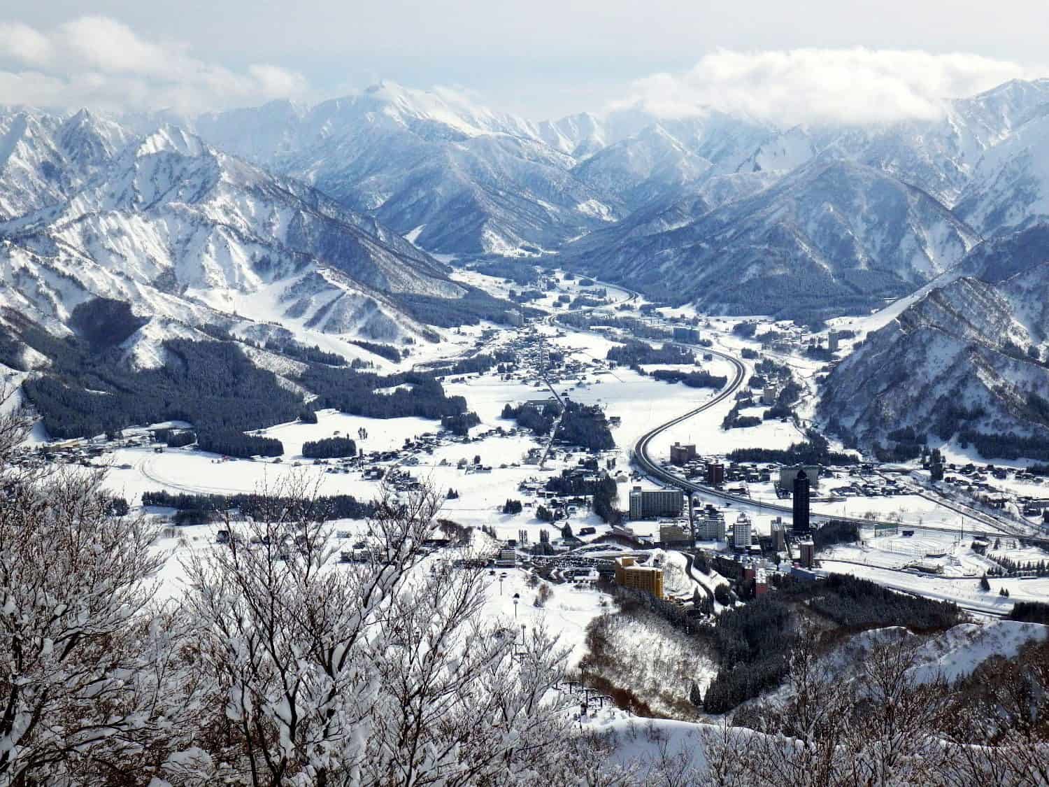 Bigfoottraveller.com l 到日本新泻县（Niigata）学滑雪