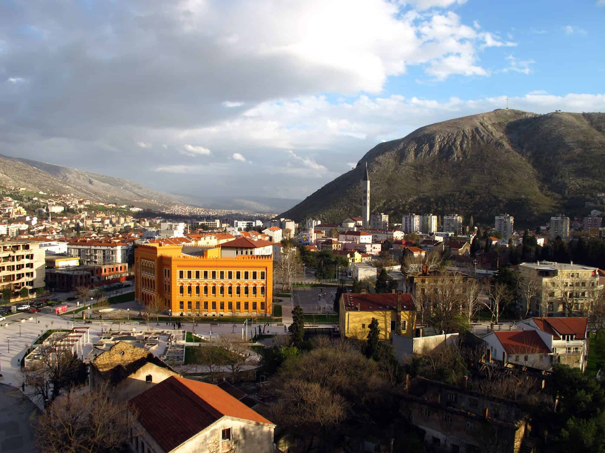 Bigfoottraveller.com l 波黑莫斯塔尔（Mostar），战争的痕迹依然清晰可见