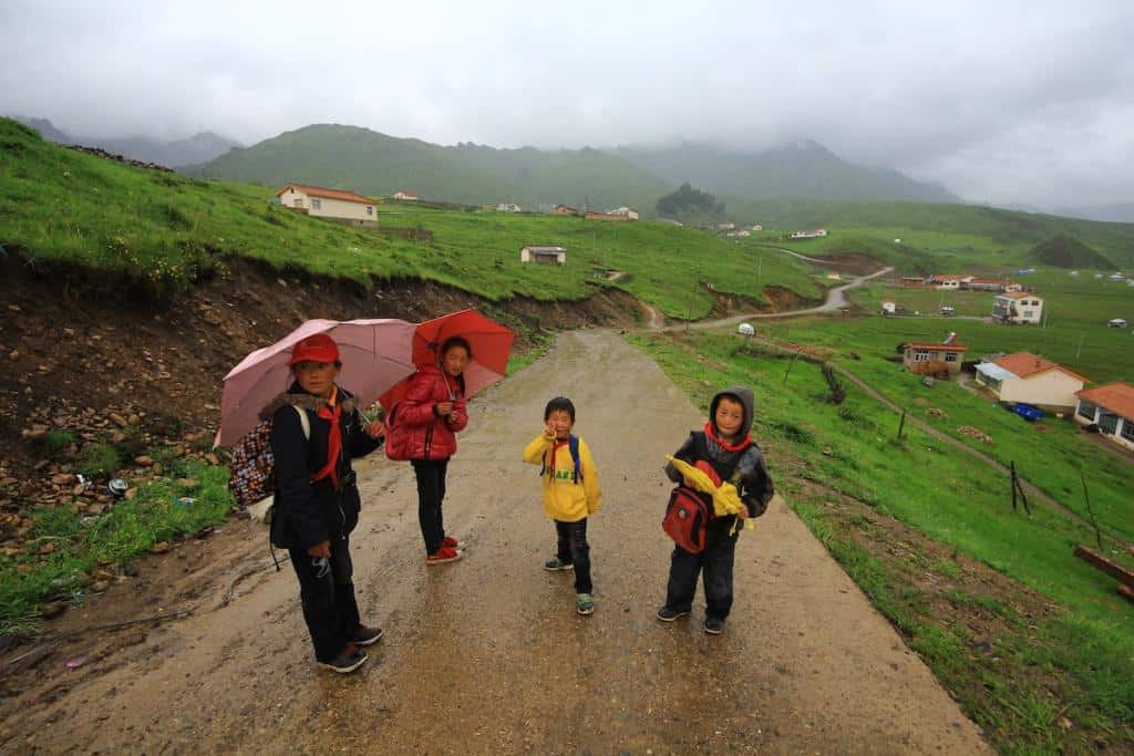 我和住在山腰上的藏族小孩有个约
