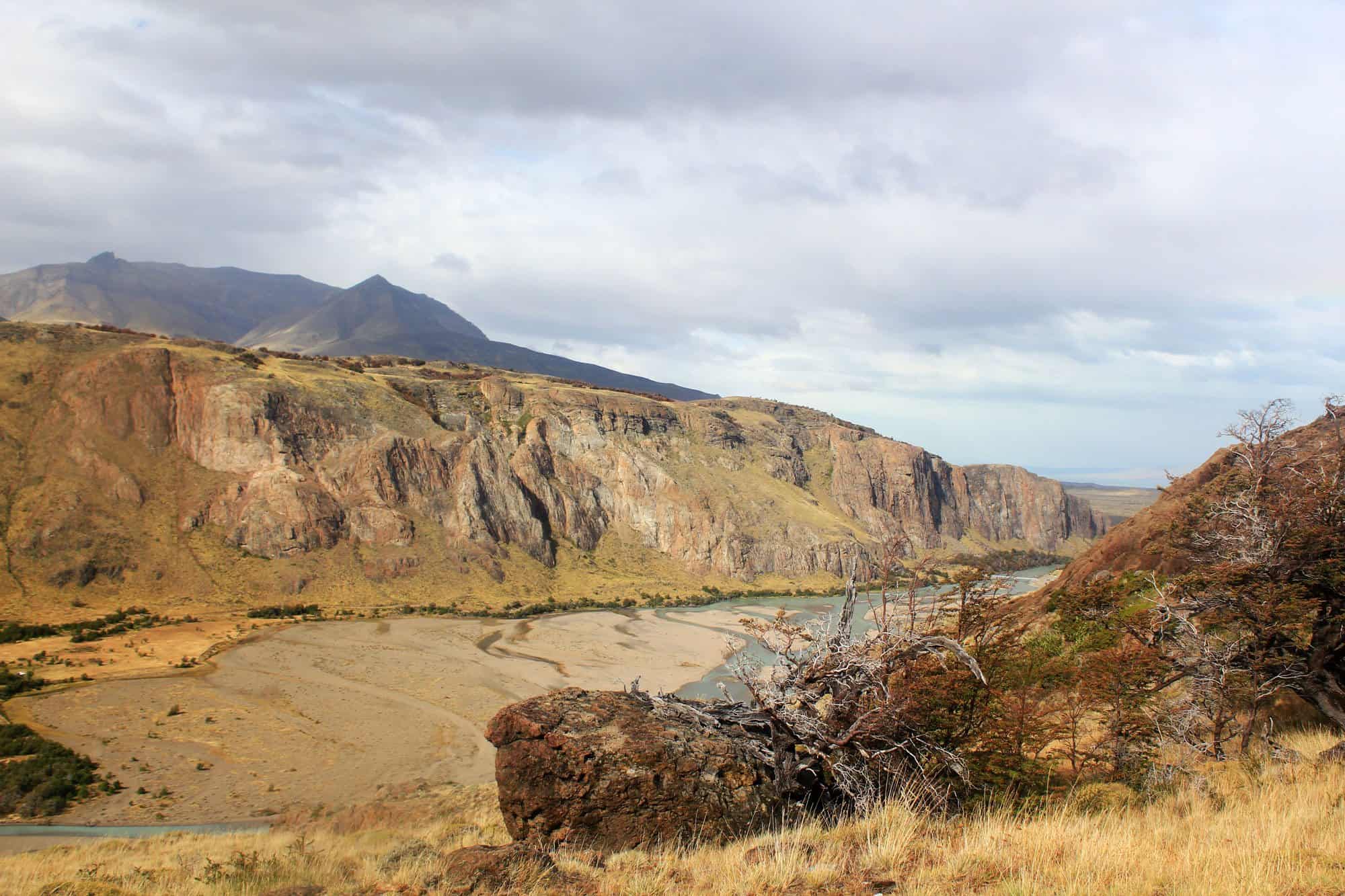 阿根廷巴塔哥尼亚高原上的彩虹