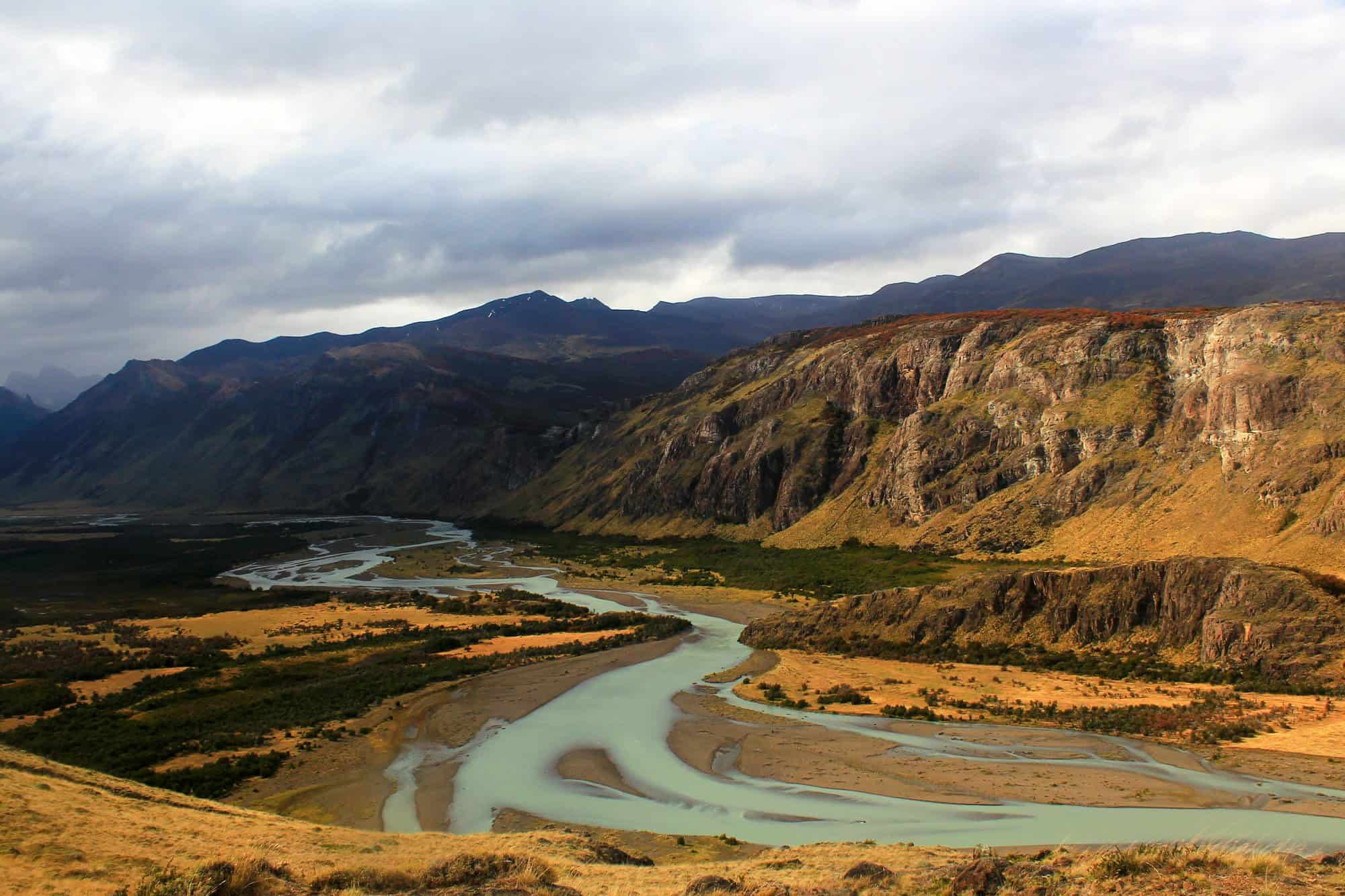 阿根廷巴塔哥尼亚高原上的彩虹