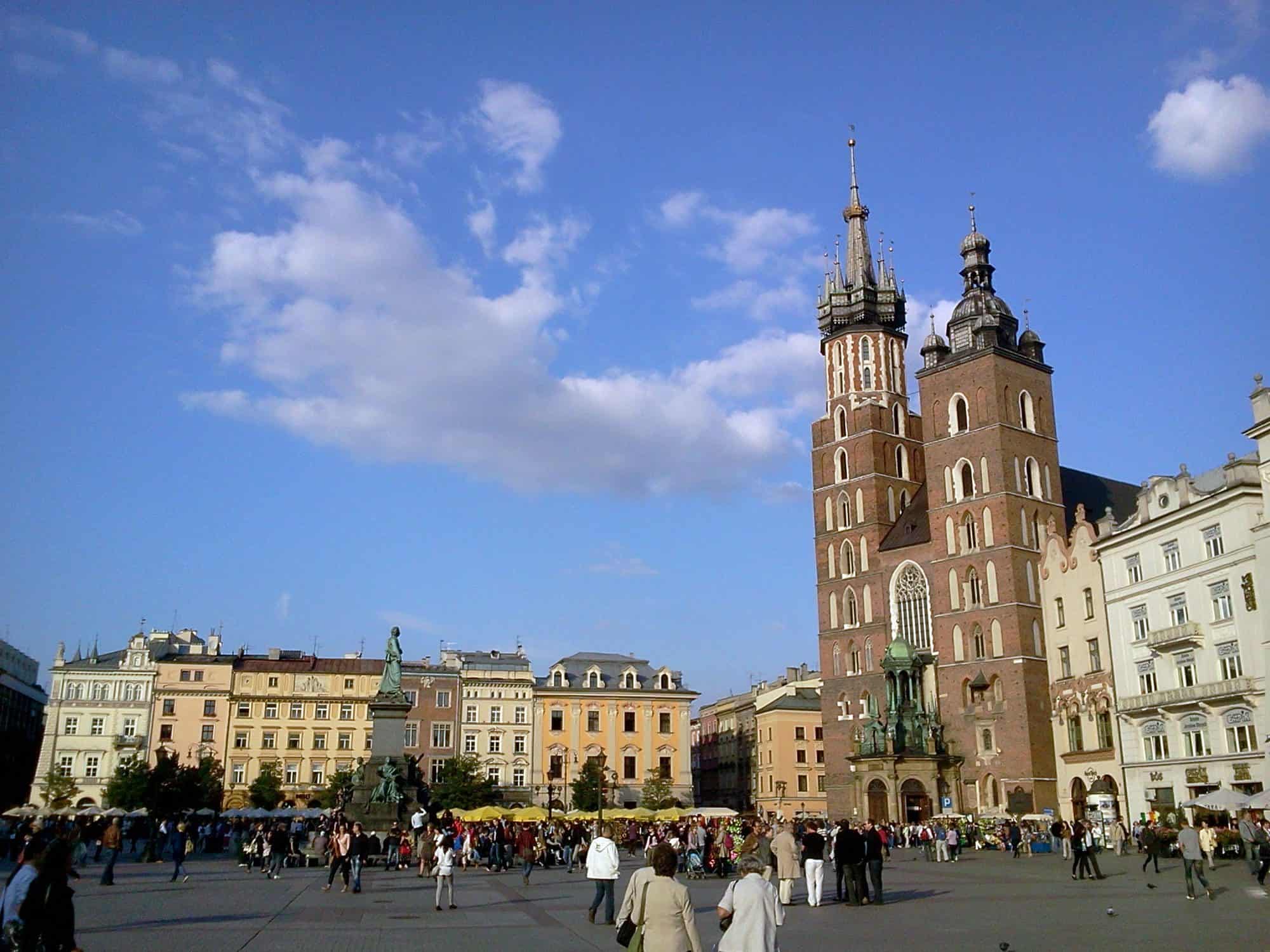 中央大广场与圣玛丽大教堂。